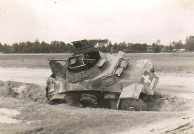 Sd.Kfz 222 WH-143382 (002).jpg