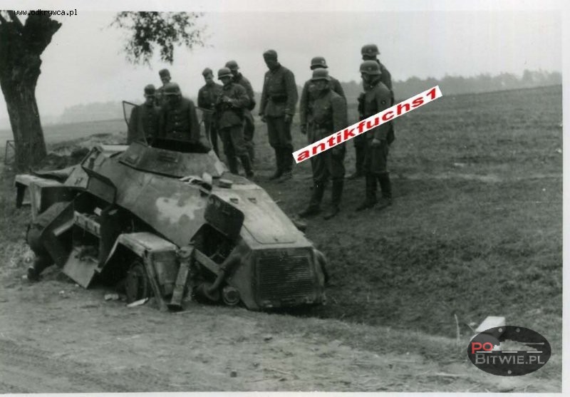 [PSW][#104]{101}{a} le.Pz.Sp.Wg (M.G.) Sd.Kfz.221, Aufkl.Abt.(mot.).20, WH-xxxxx, droga Zambrów-Czyżewo, spalony, w rowie.jpg