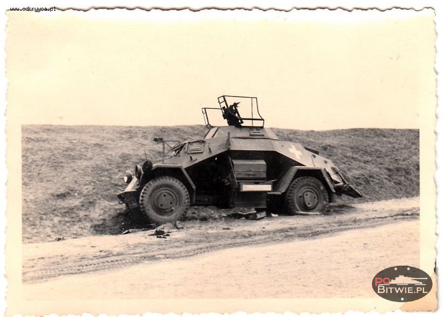 [PSW][#180]{004}{a} le.Pz.Sp.Wg (FU) Sd.Kfz.222, Aufkl.Abt.(mot.).8, WH-77459, Piątnica koło Łomży, skarpa, nasyp.jpg