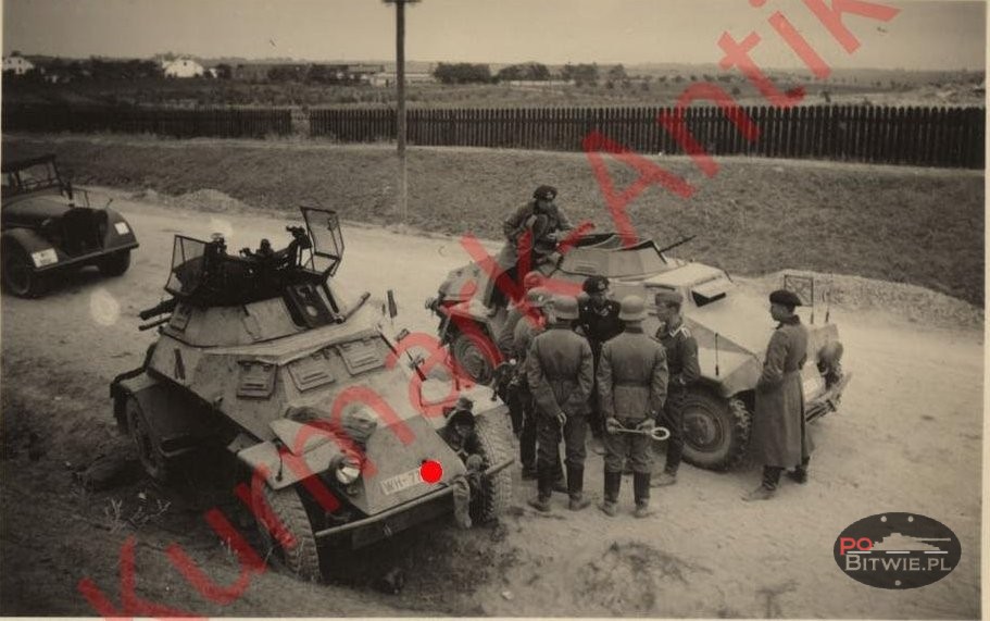 [PSW][#180]{007}{a} le.Pz.Sp.Wg (FU) Sd.Kfz.222, Aufkl.Abt.(mot.).8, WH-77459, Piątnica koło Łomży, skarpa, nasyp.jpg