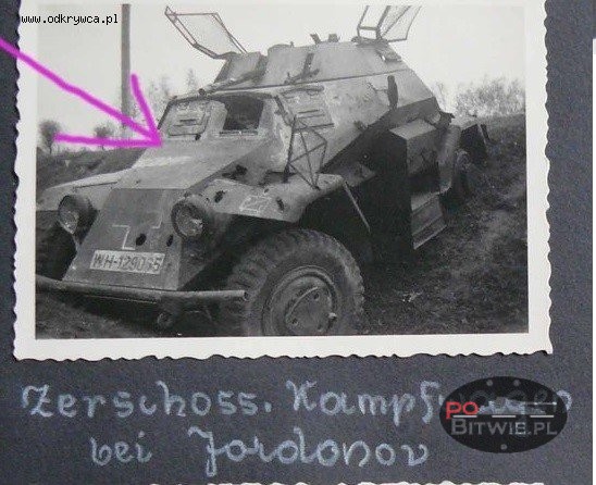 [PSW][#160]{002}{a} le.Pz.Sp.Wg (2 cm) Sd.Kfz.222, Aufkl.Abt.(mot.).5, WH-129065, Dobrosin koło Żółkwi, w poprzek rowu, 6 dziur po Boforsie.jpg