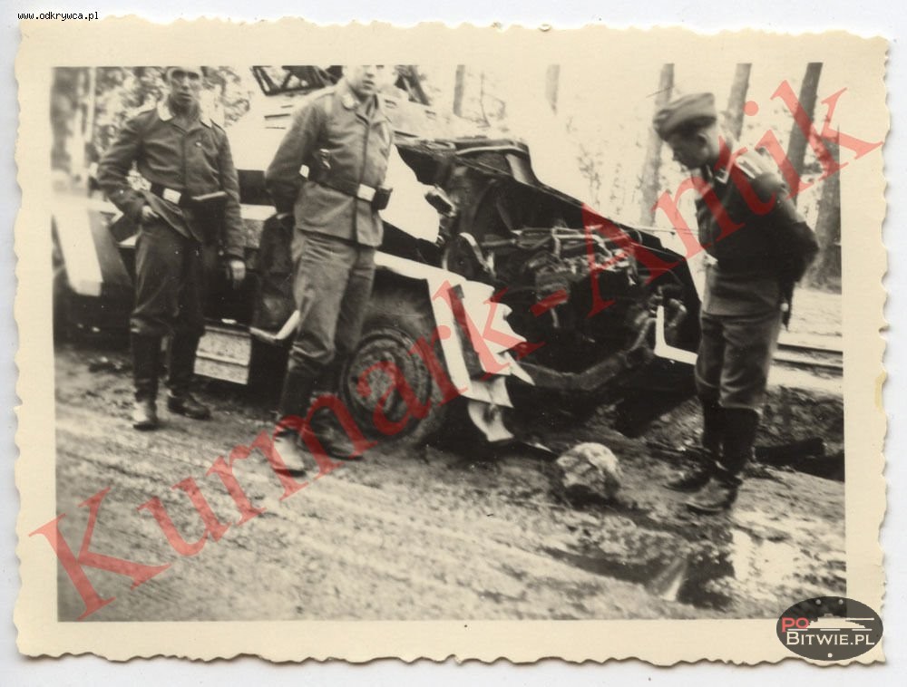 [PSW][#151]{101}{a} le.Pz.Sp.Wg (2 cm) Sd.Kfz.222, Aufkl.Abt.(mot.).4, WH-111179, Włodzimierzów (droga Piotrków-Sulejów), rozbity lewy tył, pomalowany na biało.jpg