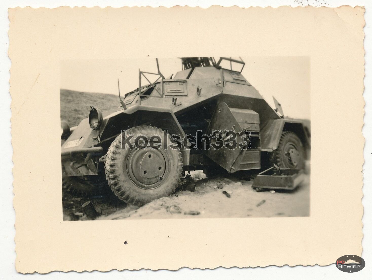 [Z.Kw.Tr.Rgt.602.001] Foto (5) abgeschossener 4 Rad Panzerspähwagen der Wehrmacht vor Warschau in Polen.jpg