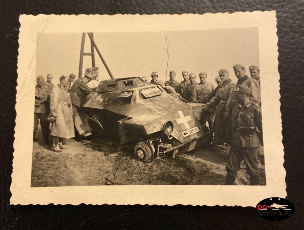 [Z.Inf.Rgt.62.003] Foto  - wk2 - abgeschossener kleiner deutscher Panzerspähwagen - Polen.jpg