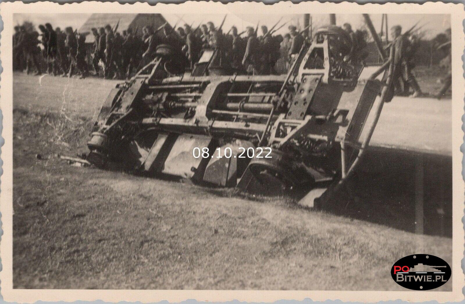 [Z.Inf.Rgt.62.004] Wk2, Foto, Polen 1.09.-09.10.1939, zerst. deutscher Spähwagen, Przemyśl Lemberg aw.jpg