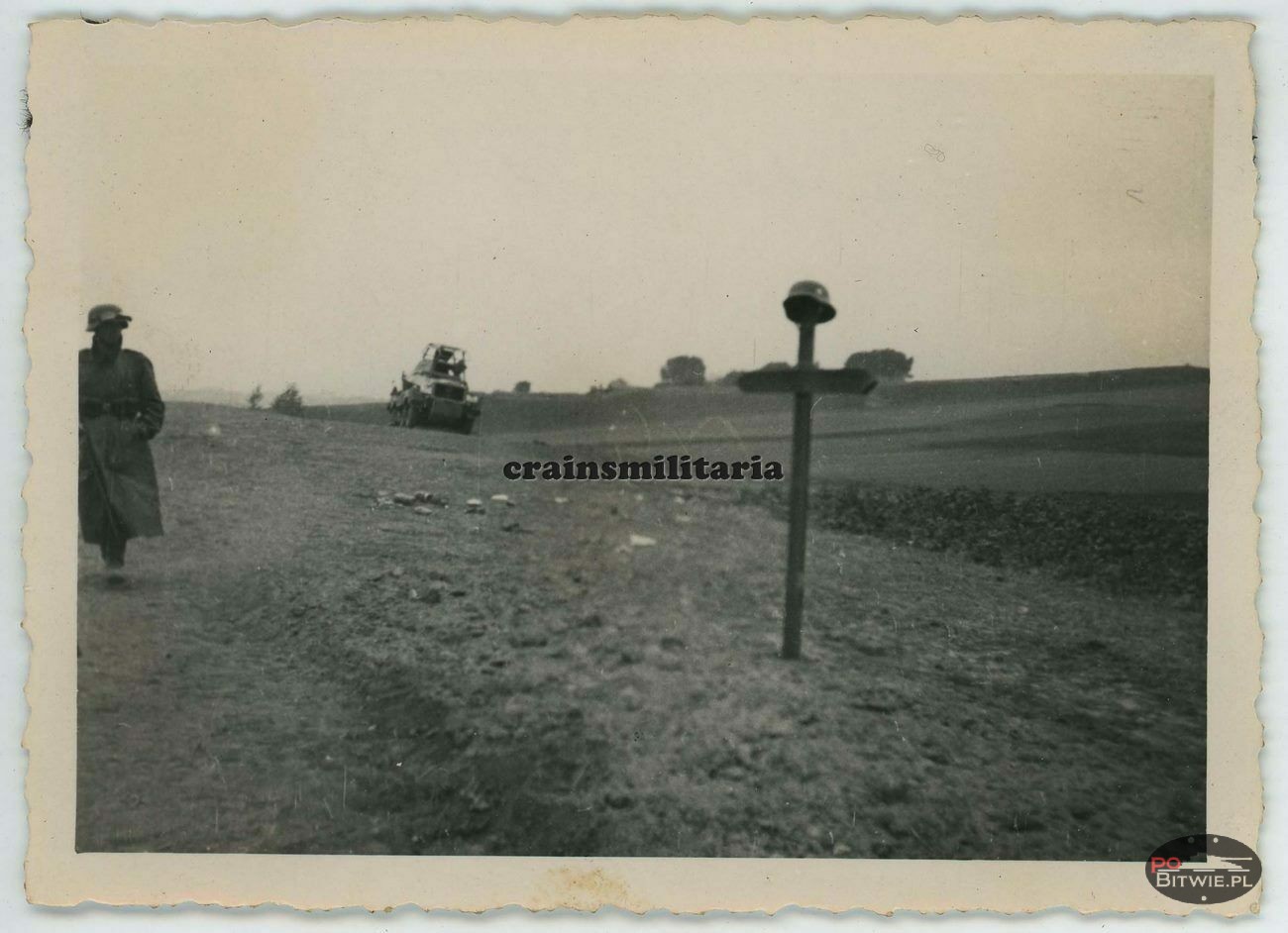 [Z.Inf.Rgt.92.001] #022 Orig. Foto 8-Rad SdKfz Panzerspähwagen m. Grab vor LOMZA Narew Polen 1939.jpg