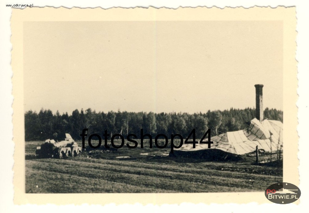 [PSW][#550]{063}{a} s.Pz.Sp.Wg (FU) Sd.Kfz.232 (8 Rad), II.!Aufkl.Rgt.(mot.).9, WH-753xx, Ujazdy (Wesoła)!Kąkolówka, duża dziura lewy przód, dach z boku.jpg