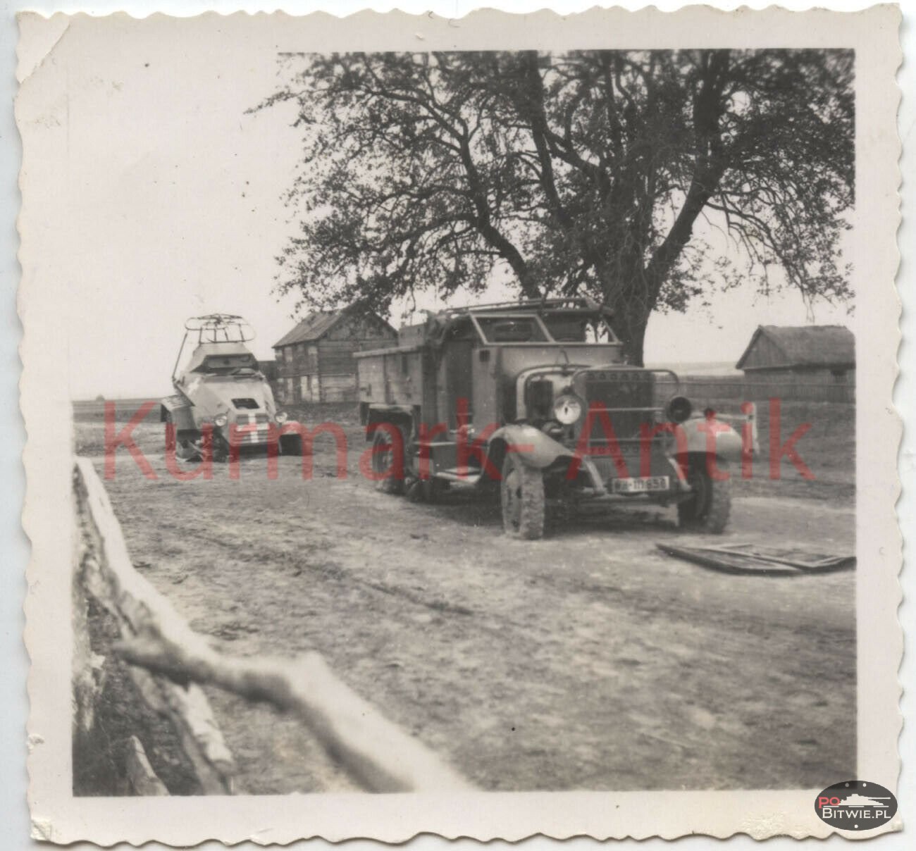 [PSW][#396]{001}{a} s.Pz.Sp.Wg (FU) Sd.Kfz.232 (6 Rad) Spähwagen 6 Rad Funker + crash LKW.jpg