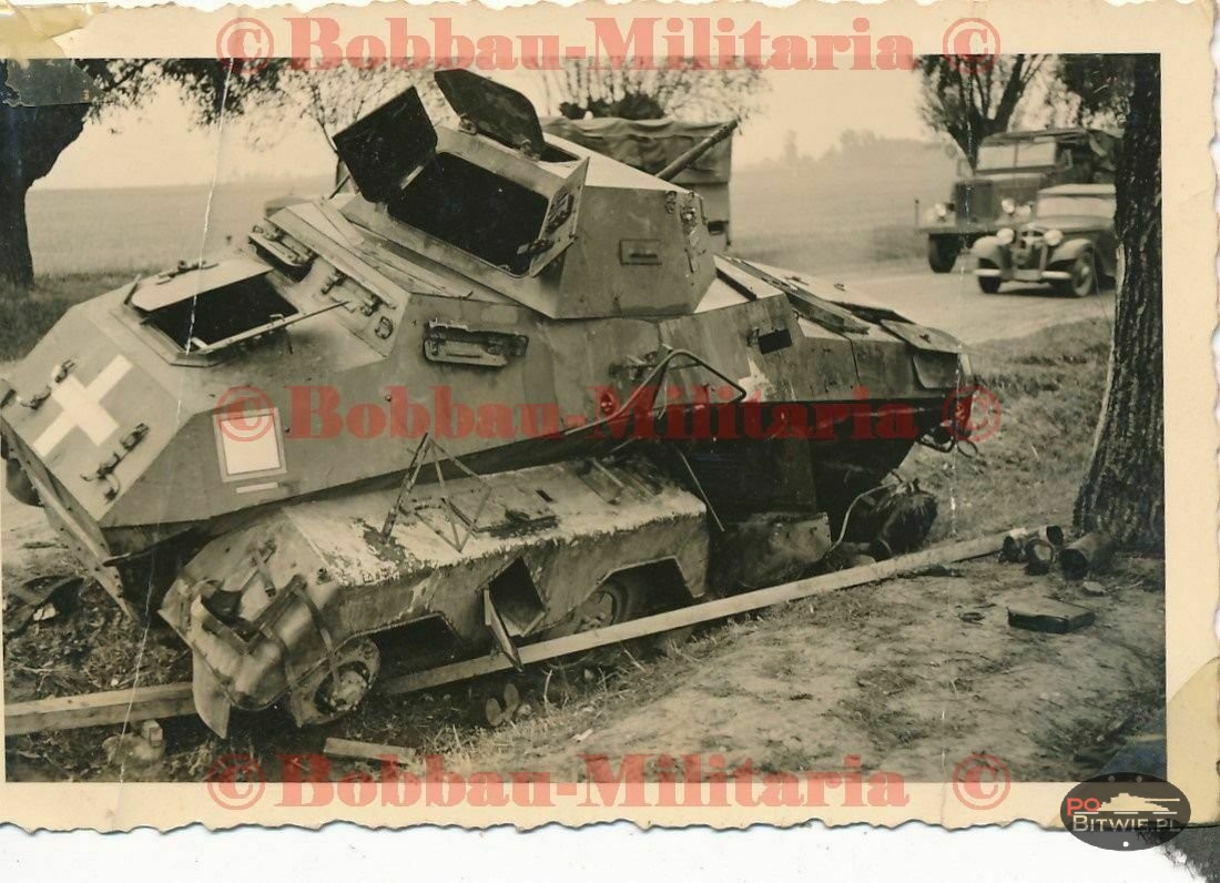 [PSW][#520]{103}{a} s.Pz.Sp.Wg Sd.Kfz.231 (8 Rad), Aufkl.Abt.(mot.).20, WH-151625, droga Zambrów - Czyżew, w rowie, koła z prawej (A.Aufkl.Abt.(mot).3.001).jpg