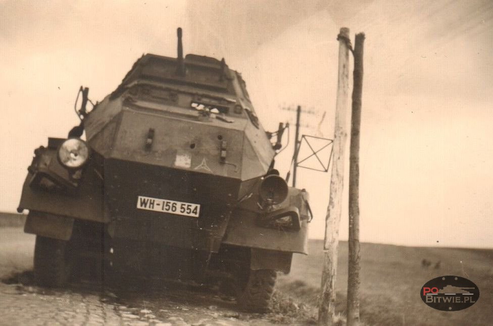 [PSW][#530]{001}{a} s.Pz.Sp.Wg Sd.Kfz.231 (8 Rad), Aufkl.Abt.(mot.).7, WH-156554, 2 dziury w przedniej płycie, wszystkie koła.jpg