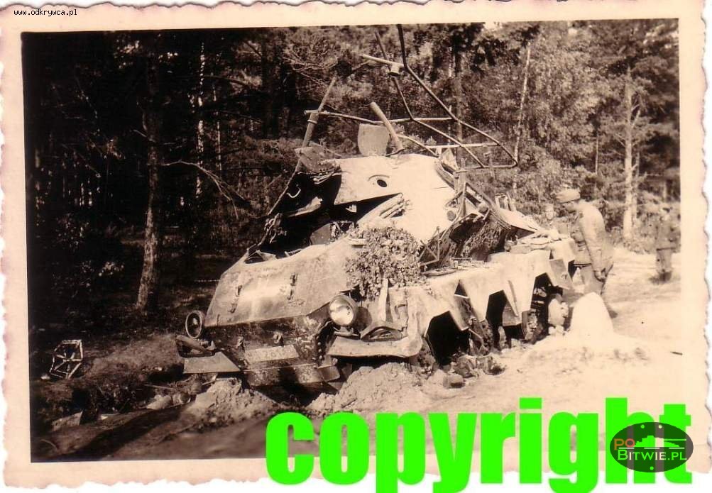 [PSW][#601]{002}{a} s.Pz.Fu.Wg Sd.Kfz.263 (8 Rad), Aufkl.Abt.(mot.).X, bok drogi w lesie.jpg
